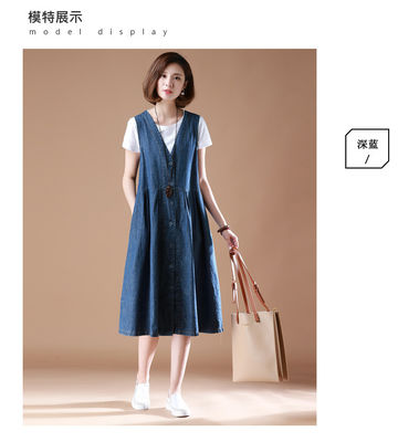 春夏；女；无袖牛仔背带裙；V领；中长款；大码；宽松；A字；牛仔背心连衣裙